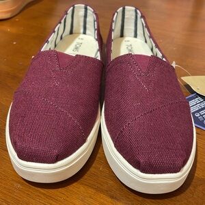 NWT TOMS women’s 8wide